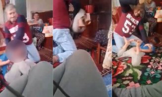 Caz REVOLTĂTOR! Un bărbat a fost filmat în timp ce își bate copilul în neștire cu o scândură