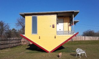 Casa construită invers, atracție inedită în România