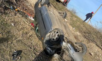 Mașină răsturantă, 3 răniți între care un copil mic
