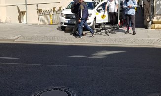 Accident între un biciclist de livrări și un taxi pe Napoca