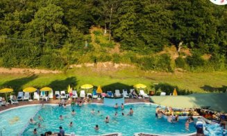 Caniculă mare, mon cher! Unde ne bălăcim și la ce preț: de la ștrandurile din oraș, la piscinele cu verdeață și umbră  din împrejurimi
