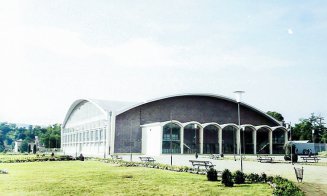 IMAGINI RARE! Pe amplasamentul Sălii Sporturilor " Horia Demian" a existat o altă sală, a cărei tavan s-a prăbușit