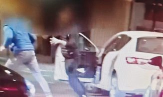 Bătaie în trafic, pe o stradă din Cluj-Napoca. Șoferii și-au împărțit pumni