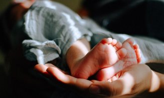 Condițiile în care cuplurile sau femeile singure vor putea primi 15.000 de lei pentru fertilizare in vitro