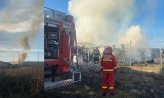 O casă a luat foc în județul Cluj. Intervenție în forță a pompierilor