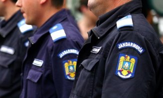 Jandarm din Cluj, condamnat pentru ultraj. S-a urcat cu picioarele pe o mașină de poliție și a făcut scandal
