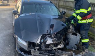 Accident cu 3 mașini în județul Cluj. Două persoane au fost transportate la spital