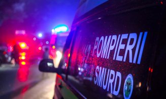 Autoturism RĂSTURNAT într-o localitate din judeţul Cluj. Intervin SMURD-ul şi descarcerarea
