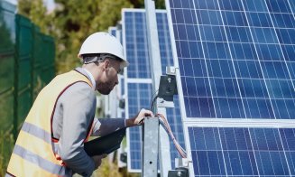 Companie fondată de un om de afaceri clujean și de un fost secretar de stat promite reducerea facturilor la energie