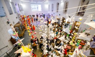 Expoziție inedită la Cluj-Napoca: „1000 de cocori pentru pace” la Muzeul Etnografic al Transilvaniei