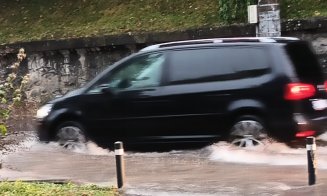 Furtună la Cluj-Napoca! Pompierii intervin pe mai multe străzi din oraș