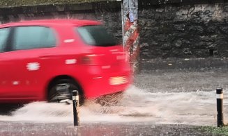 Ploaia torențială a făcut ravagii în Cluj! Străzile s-au inundat în câteva minute