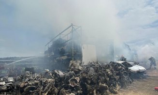 INCENDIU puternic într-o localitate din Cluj. O hală a fost făcută SCRUM