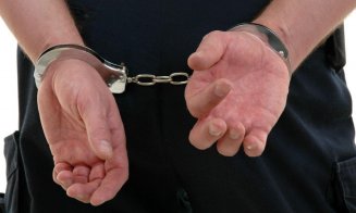 După gratii, după ce au încercat să fure dintr-un supermarket din Gherla