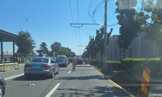 Accident grav în apropiere de Aeroportul Cluj. Două mașini și o motocicletă, implicate / Motociclistul, grav rănit