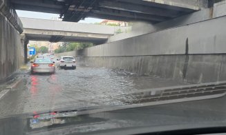 Primele urmări RO-Alert. Hală și un subsol, inundate în Cluj-Napoca. O mașină a rămas blocată de apă