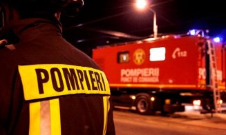 Balconul unui apartament din Cluj-Napoca a luat FOC. Pompierii intervin în forță