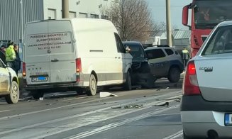 Accident între trei mașini în Cluj-Napoca. Două persoane au fost rănite