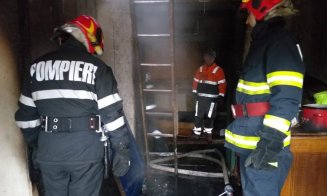 Cluj: Incendiu într-un apartament. Intervenția pompierilor pusă în dificultate din cauza mașinilor parcate