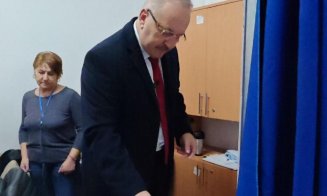  Cred în construcția democratică și decență