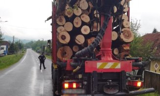  amenzi de 12.000 lei, 25.000 lei confiscați și 2 vehicule indisponibilizate