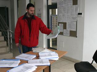 Sfat pentru tinerii antreprenori: descurcaţi-vă cum puteţi!     