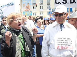 Profesorii renunţă la grevă, Cartel Alfa face miting
