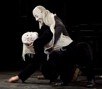 “Hamlet”, jucat doar cu gesturi