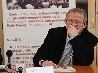 Adam Michnik : “Implicarea noastră publică, succes şi catastrofă”