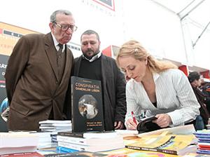 Reportaje şi laureaţi Nobel la Gaudeamus
