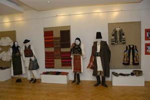 CULTURĂ. Expoziţie despre specificul popular al zonei Năsăudului la Muzeul Etnografic
