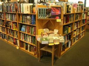 LECTURI. Texte de avangardă lansate la librăria Book Corner