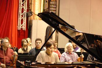 CULTURĂ. Virtuozul pianului concertează vineri la Cluj