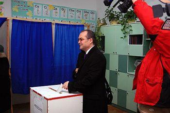 ALEGERI. Premierul Boc a votat pentru un preşedinte 