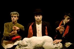 CULTURĂ. Sute de pagini de roman, în trei ore de teatru