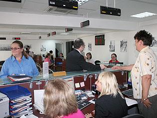 Salariaţii din administraţie “ajută” statul cu 680.000 de lei