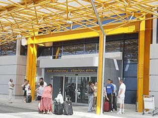 Aeroportul se redeschide dimineaţă