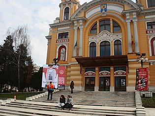 Criza ridică doar pe jumătate cortina în teatrele clujene