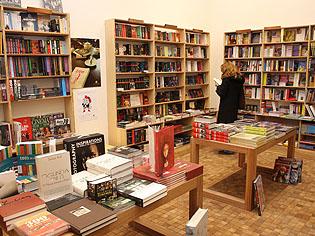 Ziua De Cluj CÄƒrturesti Iese Pe TerasÄƒ Si Se Extinde In Mall