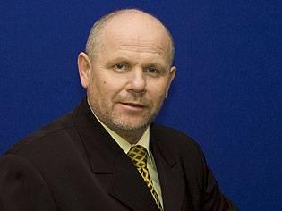 Mircea Căpuşan: “Statul să subvenţioneze în totalitate internarea în casele de bătrâni”