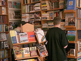 Librăriile iau faţa anticariatelor 