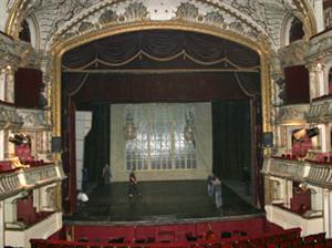 Surprize în noua stagiune teatrală