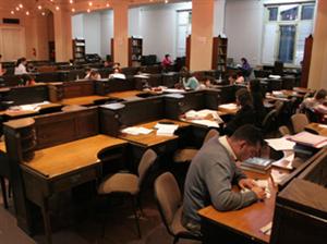 Liber la biblioteci pânã la miezul nopţii