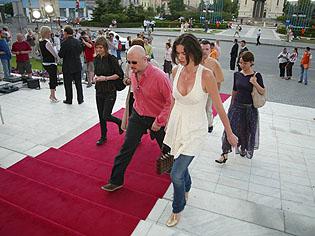 Sute de invitaţi la TIFF