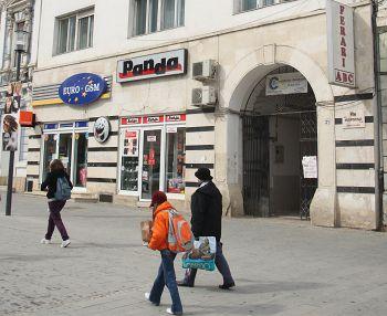 Club în loc de magazinul Ferari