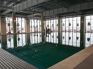 S-a deschis piscina din Iulius Mall