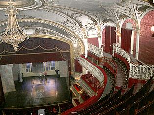 Frigul închide Opera Românã 