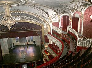 Frigul închide Opera Românã 