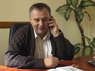 Infractor celebru cu mobil în puşcãrie