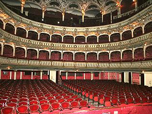 Teatrul îngheţat